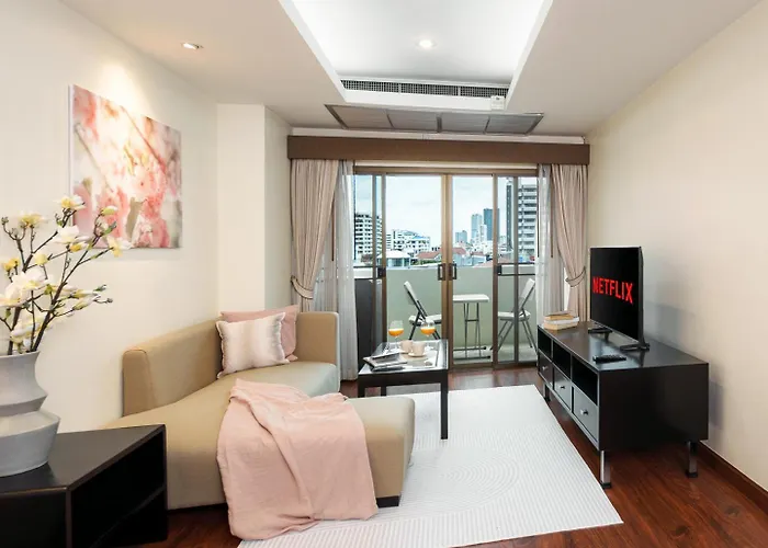 아파트 Mystic Haven King Bed With Balcony & Views 방콕