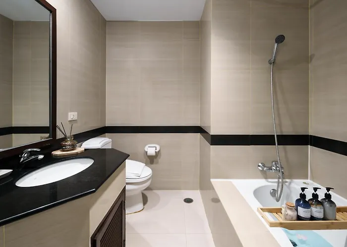 아파트 Mystic Haven King Bed With Balcony & Views 방콕